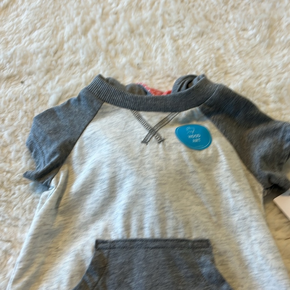 Carters shark onsie - Picture 5 of 7